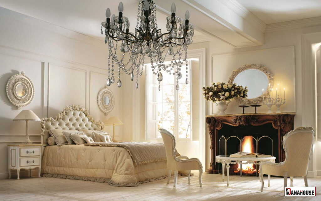 Phòng ngủ được bố trí theo phong cách cổ điển với gam màu ấm 